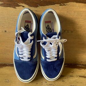 Vans Blue & White Sneaker Classic Canvas Design, Men’s Size 9 Like NEW!